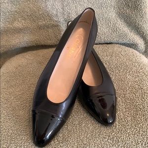 New Blk Chanel pumps with patent toe. Size 41.5